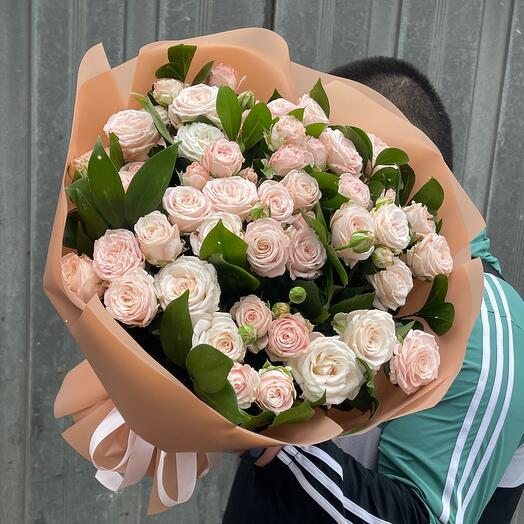 Пионовидные кустовые розы Мадам