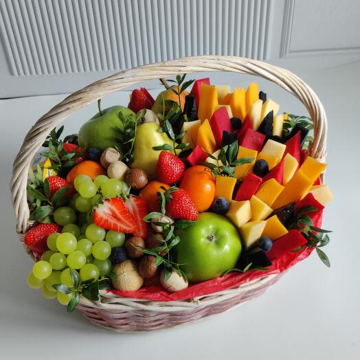 Сирно-фруктовий кошик