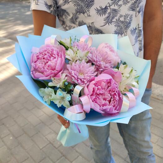 Авторский букет с пионами