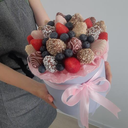 Букет из клубники в шоколаде девушке