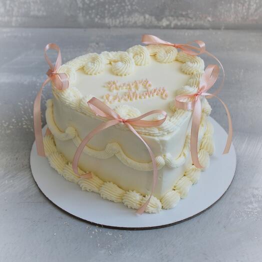 Торт в стиле ламбет с бантиками и рюшами в форме сердца