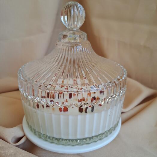 Свеча 550мл с ароматом,,Дубовый мох и янтарь""