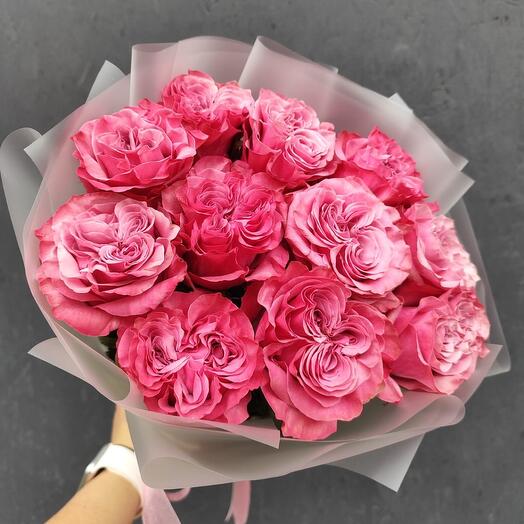 Букет из 11 розовых пионовидных роз Кантри Блюз