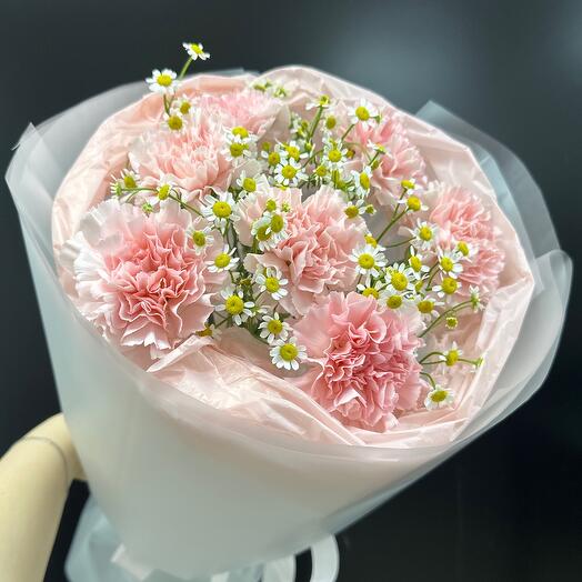 Нежные чувства 🌸 букет с диантусами и матрикарией