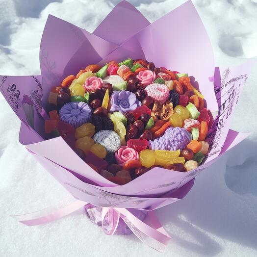 Сухофрукты с цветами