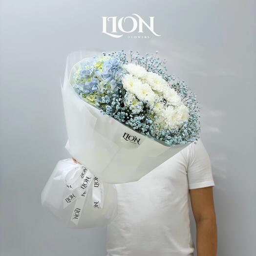 Букет из гортензия, гипсофила, хризантема