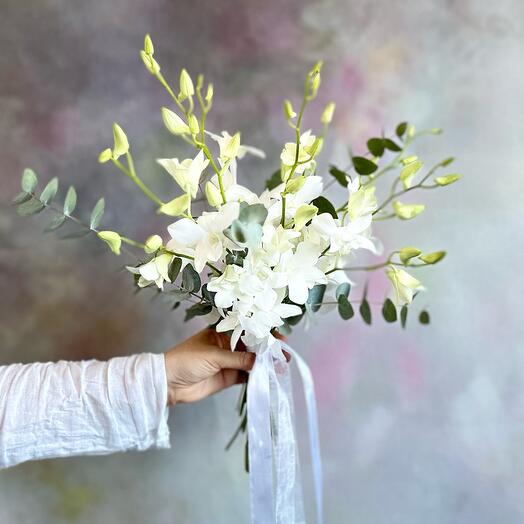 Букет невесты из орхидеи Дендробиум с эвкалиптом