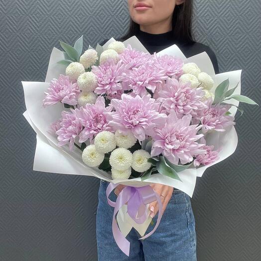 Chrysanthemums and ruskus