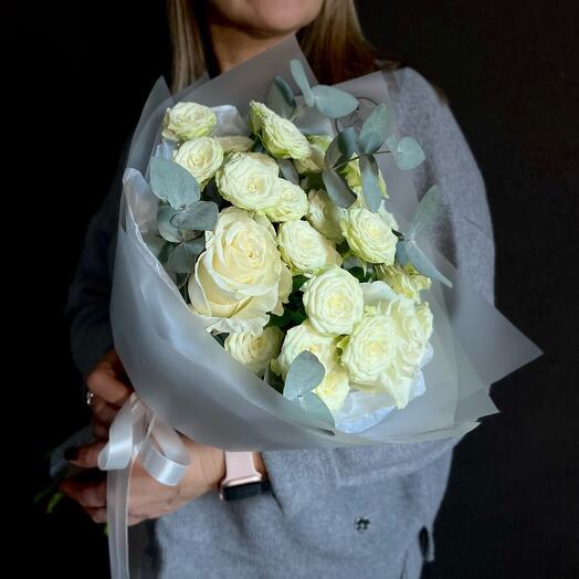 Микс из белых роз