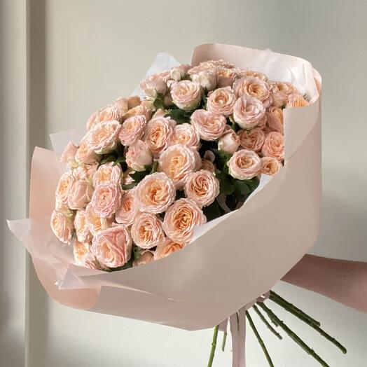 Bouquet of peach roses