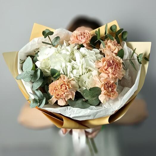 Белая гортензия и карамельные гвоздики Букет 1 Flowers Holiday