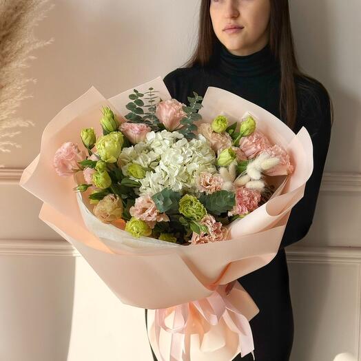 Сборная композиция с гортензией