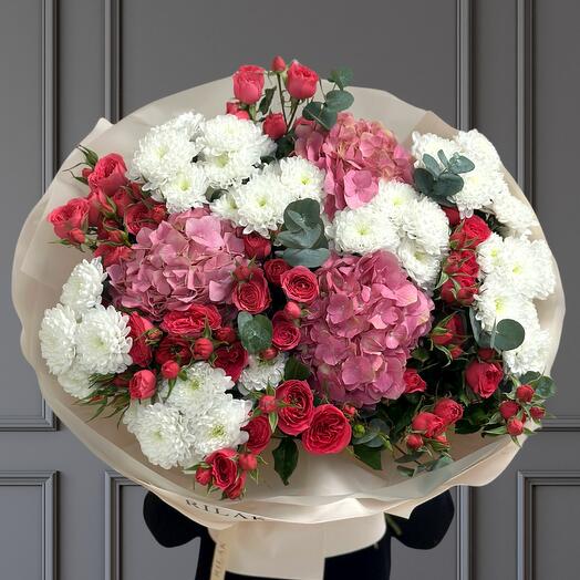 6.1 Bouquet Trinity Charm