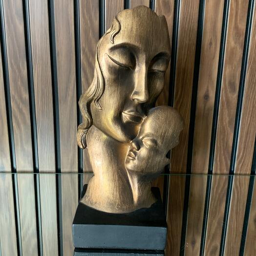 Statuette "Woman with baby"