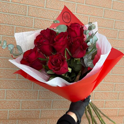 Букет из 7 красных кенийских роз с эвкалиптом♥️