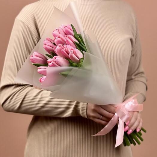 Утонченный букет из 15 розовых тюльпанов 0905МТ