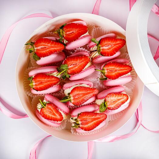 Набор макарон Клубника со сливками 10 шт, подарок маме