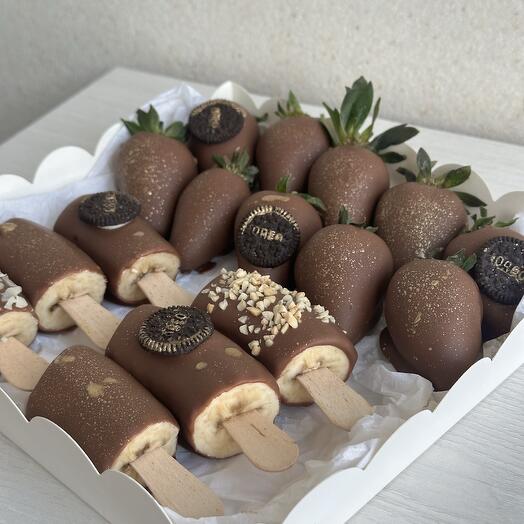 Клубника и бананы в шоколаде 16шт