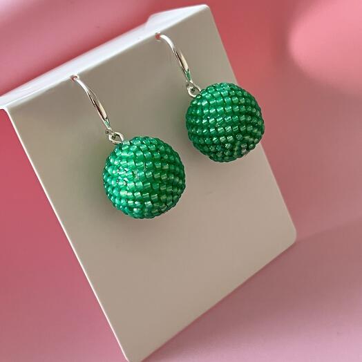 Серги шарики изумрудные