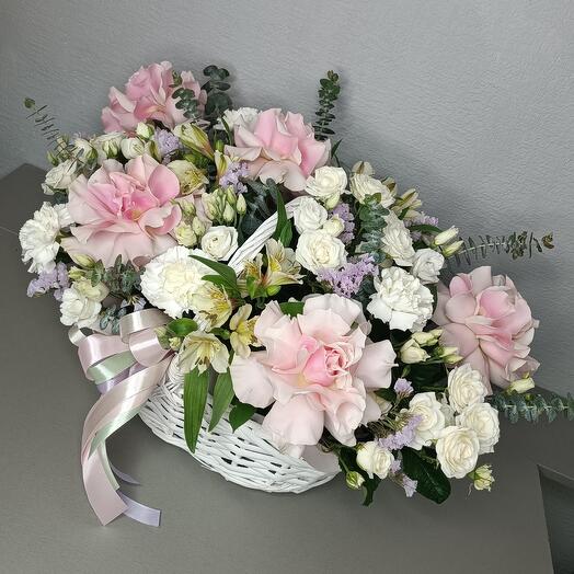 Корзина с французскими розами 💕