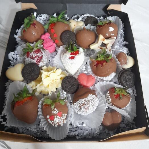 Клубника в шоколаде Набор из 11 ягод