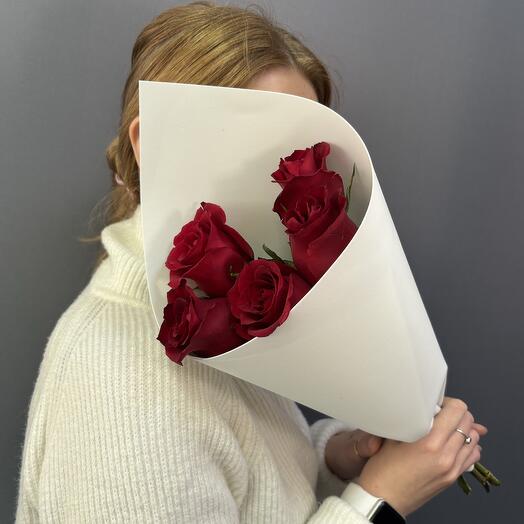 5 красных роз 🌹