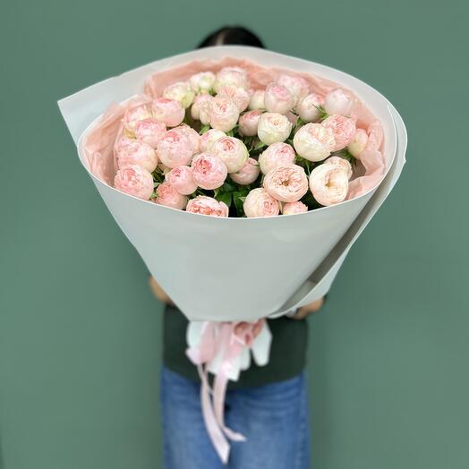 Зефирный букет из кустовых пионовидных роз