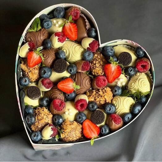 Сердце клубника в шоколаде