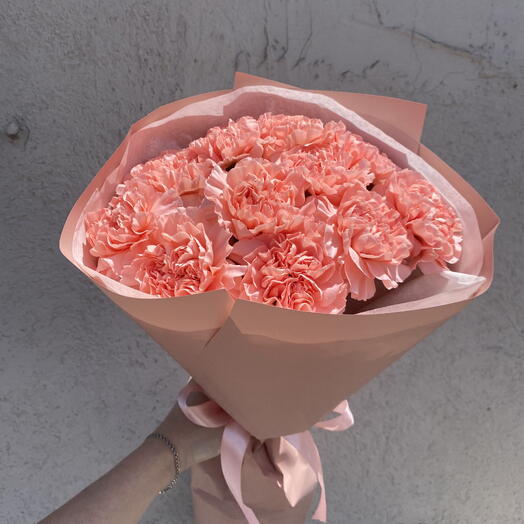 Pink coral | Bouquet of light pink carnations