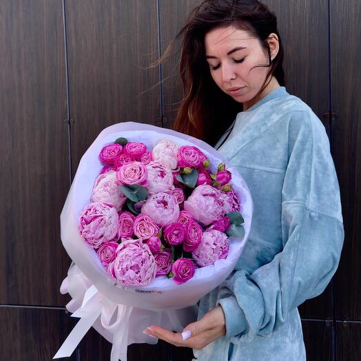 Розовые пионы с кустовыми пионовидными розами 💕