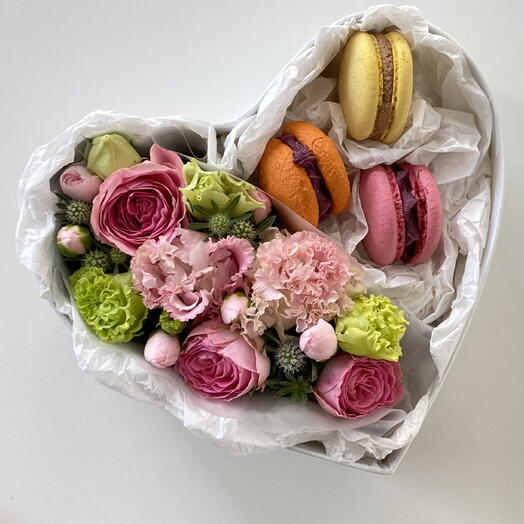 Flowerbox with macarons