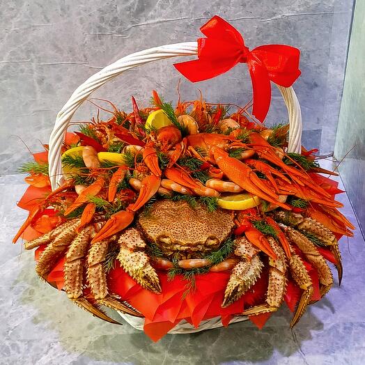 Корзина с крабом,раками и креветками