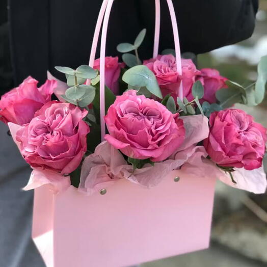 Пионовидная роза кантри блю в аквасумке