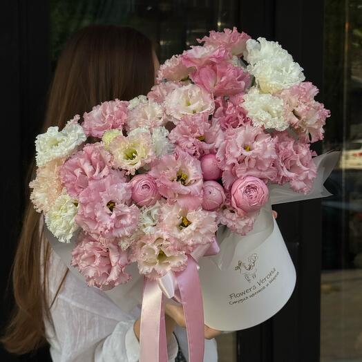 Роза кустовая пионовидная , эустома - композиция в коробке💕
