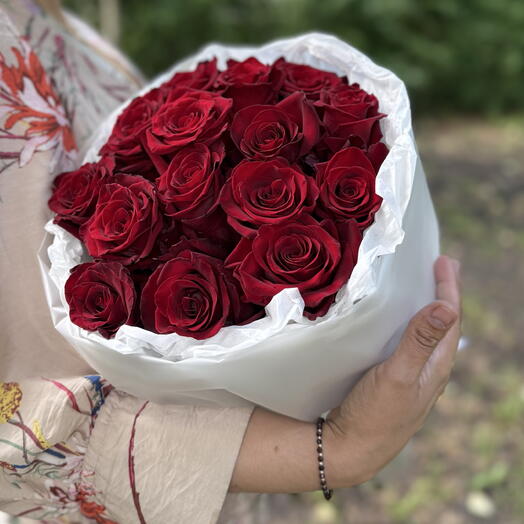 15 красных роз из Эквадора