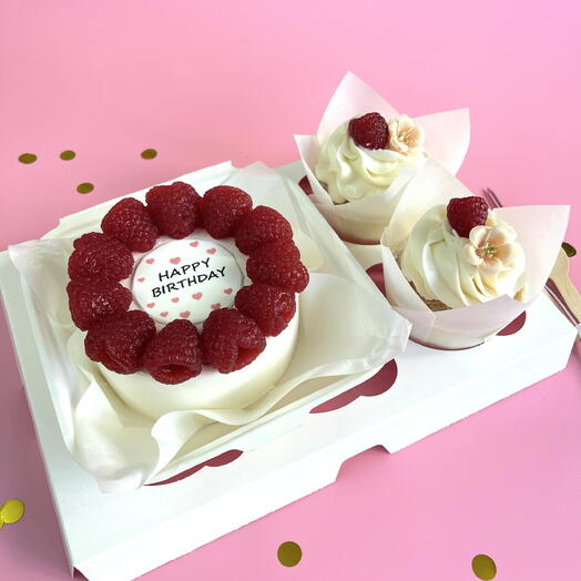 Бенто торт с малиновым венком на день рождения happy birthday