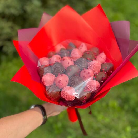 Букет из клубники в шоколаде 27 ягод