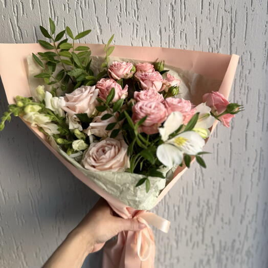 Авторский букет с кустовой розой   Мадам бомбастик