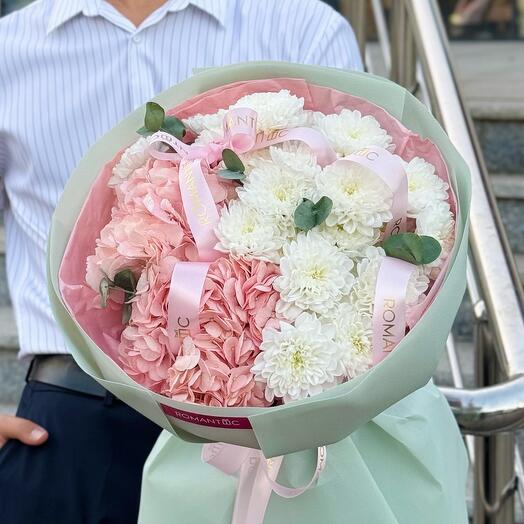 Нежный букет из гортензий