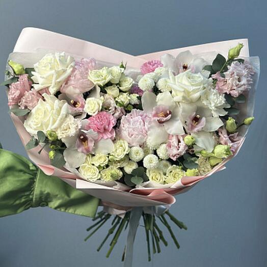 Сборный букет с пионом Blooming garden L