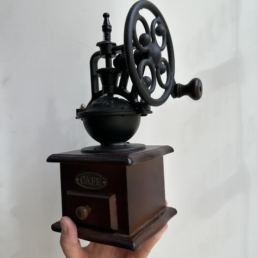 Кофемолка ручная Ретро