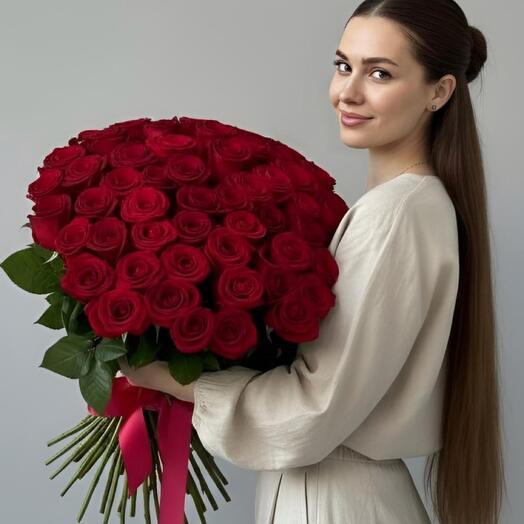 Букет бордовых роз 51шт