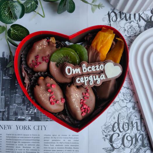 Набор сухофруктов в молочном шоколаде "От всего сердца" ️