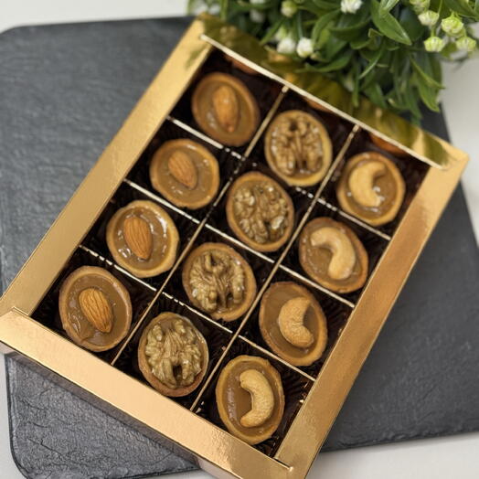 Орешки с вареной сгущенкой с орехами