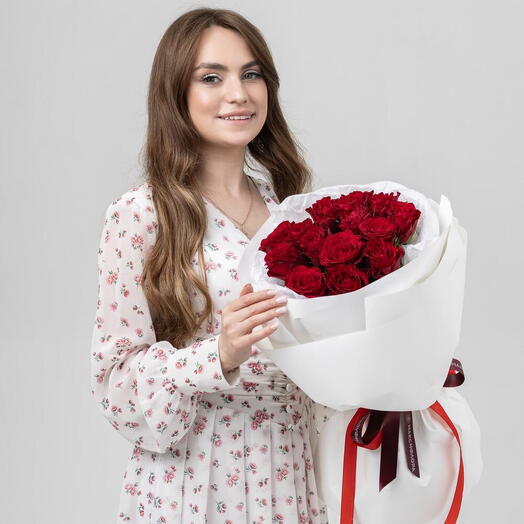 15 красных роз🥰