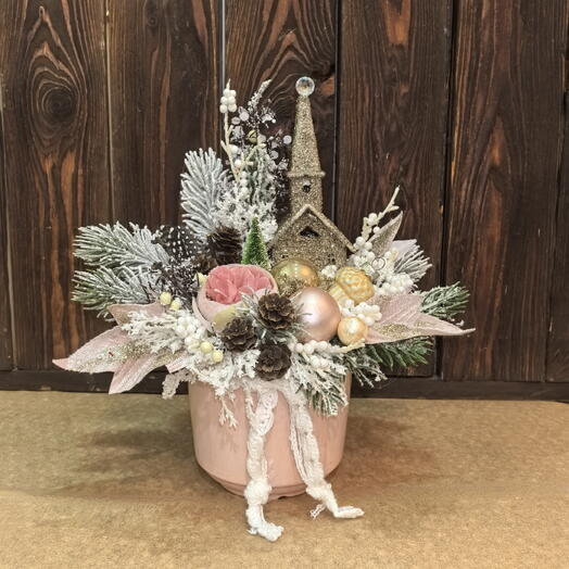 Композиция ручной работы из искусственных цветов "Золотой Дом"