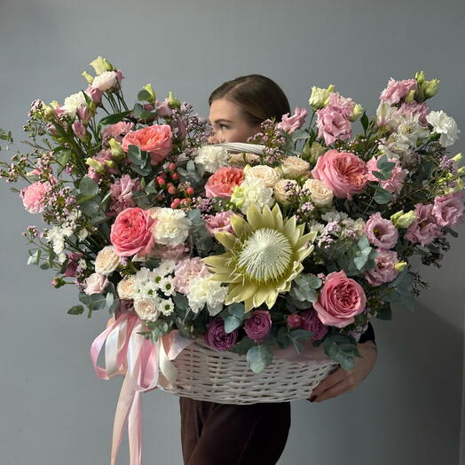 Корзина с цветами «Мамочке»