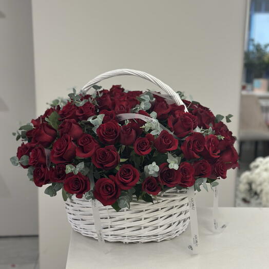 Корзина из 101 розы