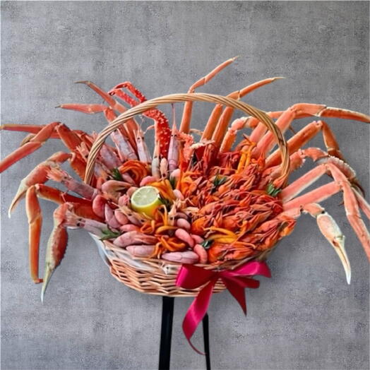 Корзина с раками и морепродуктами