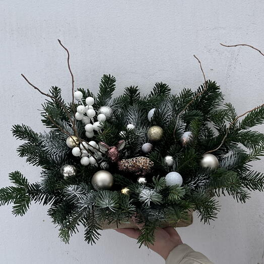 Композиция на новогодний стол с олененком